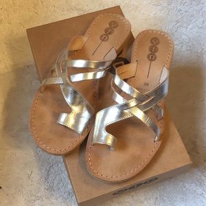 YIN TOE RING CROSS STRAP FLAT SANDAL